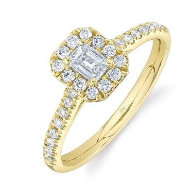 Fashion-Forward Jewelry At Incredible Prices 0.30CT-CTR(EMERALD) 0.32CT-SIDE DIAMOND ENGAGEMENT RING