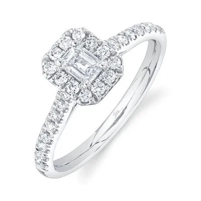 Luxury Meets Affordability – Jewelry Sale Now Live 0.30CT-CTR(EMERALD) 0.32CT-SIDE DIAMOND ENGAGEMENT RING