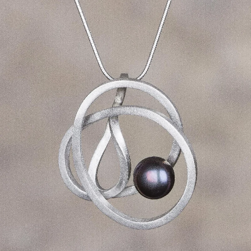 Dark Amazon Nest Modern Silver Necklace with a Dark Grey Cultured Pearl