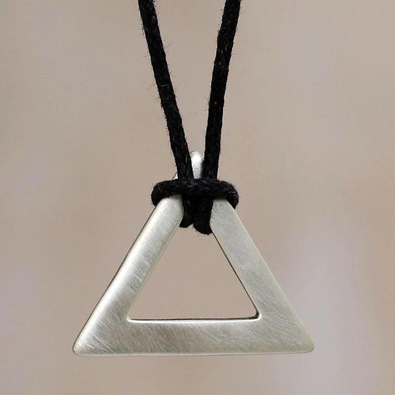 Save On Luxury Jewelry Pieces – Limited-Time Offers Perfect Triangle Men's Pendant Necklace