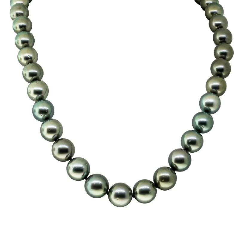 Clearance Sale On High-End Jewelry Collections 18ct White Gold Cultured Black Pearl Necklace