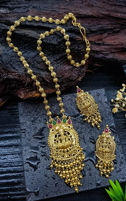 High-End Sparkle, Low-End Prices – Shop Now Premium Gold Finish Pendent Set with pearls and AD Stones High-End Sparkle, Low-End Prices – Shop Now Premium Gold Finish Pendent Set with pearls and AD Stones