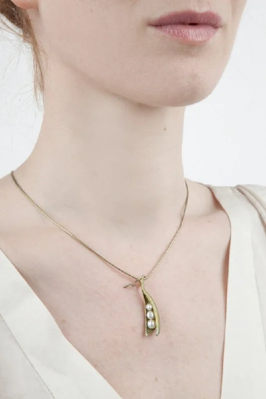 Stunning Statement Jewelry, Unbeatable Discounts Three Pea Pod Necklace