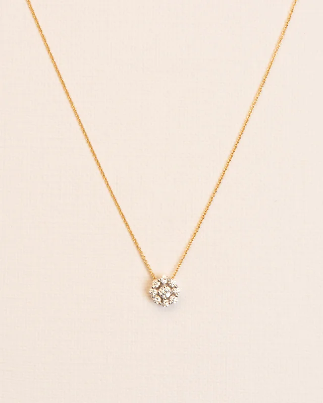Affordable Glamour – Must-Have Jewelry At Special Rates 18K Gold flower Necklace w. White Diamonds